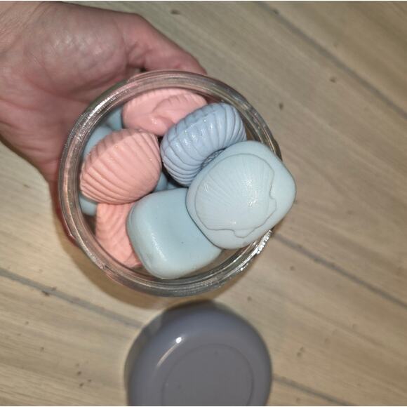 Vintage 80s Shell Shaped Hand Soaps Blue & Pink In A Goose Decorated Jar NWOT - Picture 2 of 4